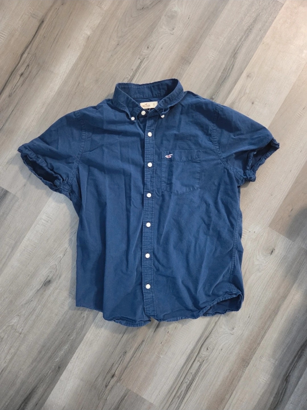 Hollister Button-Down Short Sleeve Shirt in Navy